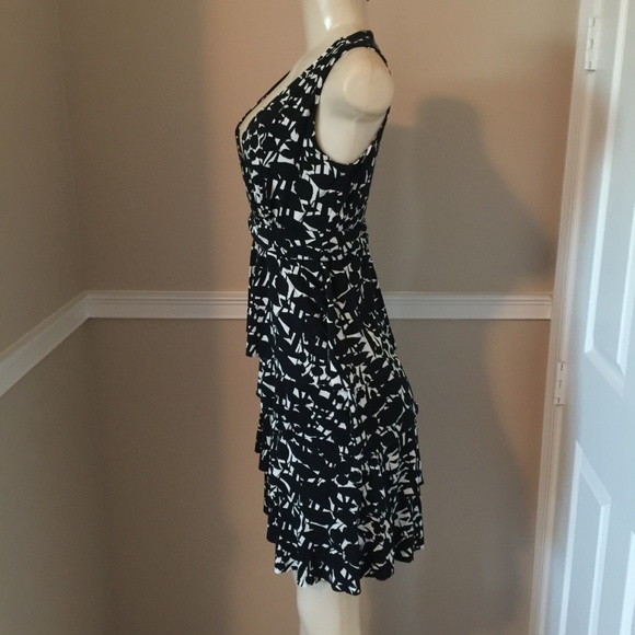 ⚫️ LIKE NEW - Black & White Fun Flowy Dress ⚫️ - Picture 2 of 6